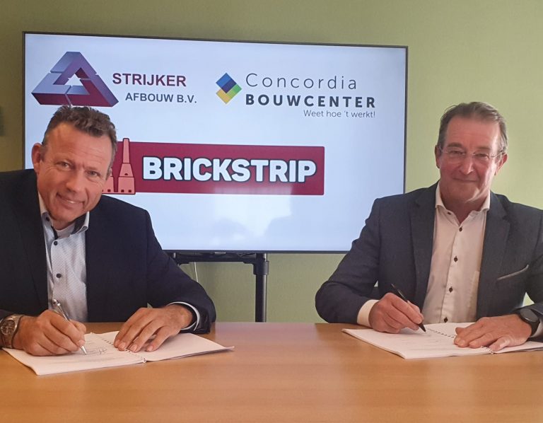 Ondertekening-overeenkomst-BrickStrip-4-oktober-2021-768x598.jpg